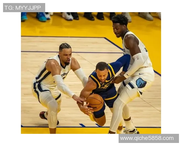 勇士与灰熊激战再续中文解说精彩瞬间回顾与分析 勇士与灰熊激战再续中文解说精彩瞬间回顾与分析